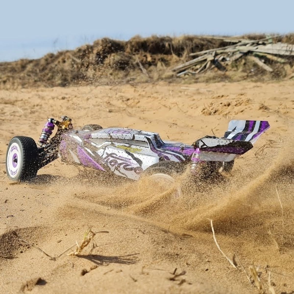 WLtoys 124019 Fierce RC Bil – 4WD 1/12 Buggy for alle underlag